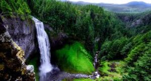 Oregon’s second-tallest waterfall, a powerful 286-foot plunge into a misty basin surrounded by old-growth hemlock and fir trees.