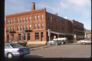 Exterior view of The Water Street Inn, a charming historic hotel in Minnesota, offering Victorian-style architecture in the heart of Stillwater